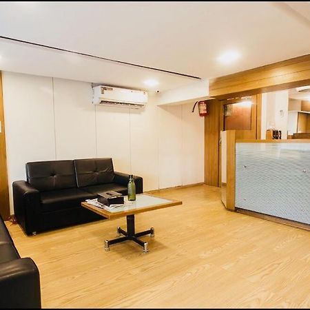 Qubestay Airport Capsule Hotel & Hostel Мумбаї Екстер'єр фото