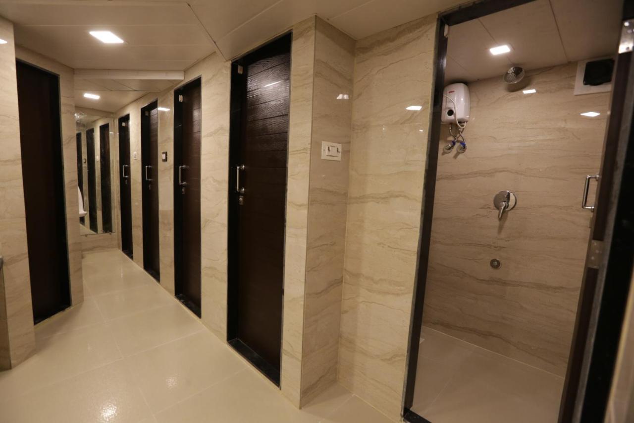 Qubestay Airport Capsule Hotel & Hostel Мумбаї Екстер'єр фото