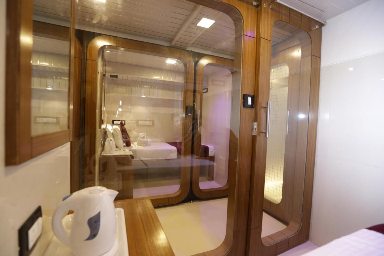 Qubestay Airport Capsule Hotel & Hostel Мумбаї Екстер'єр фото