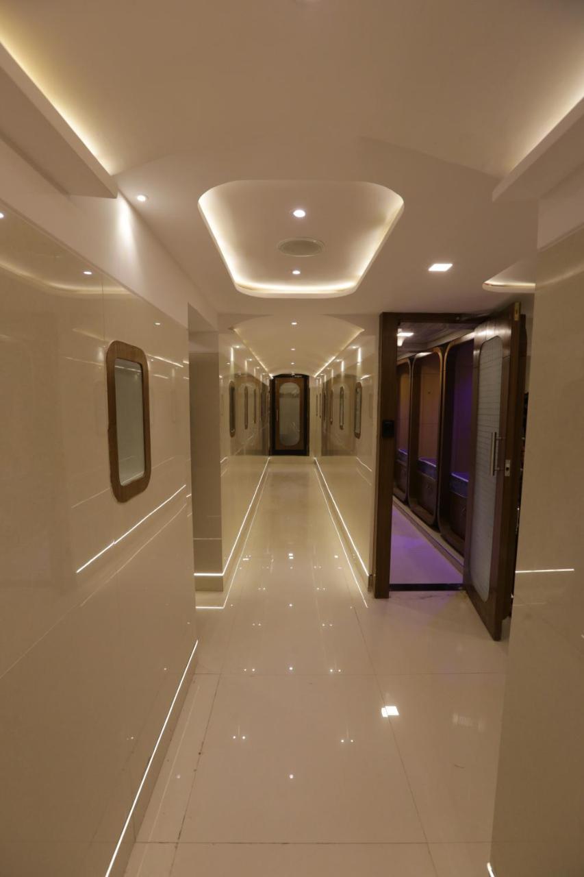 Qubestay Airport Capsule Hotel & Hostel Мумбаї Екстер'єр фото
