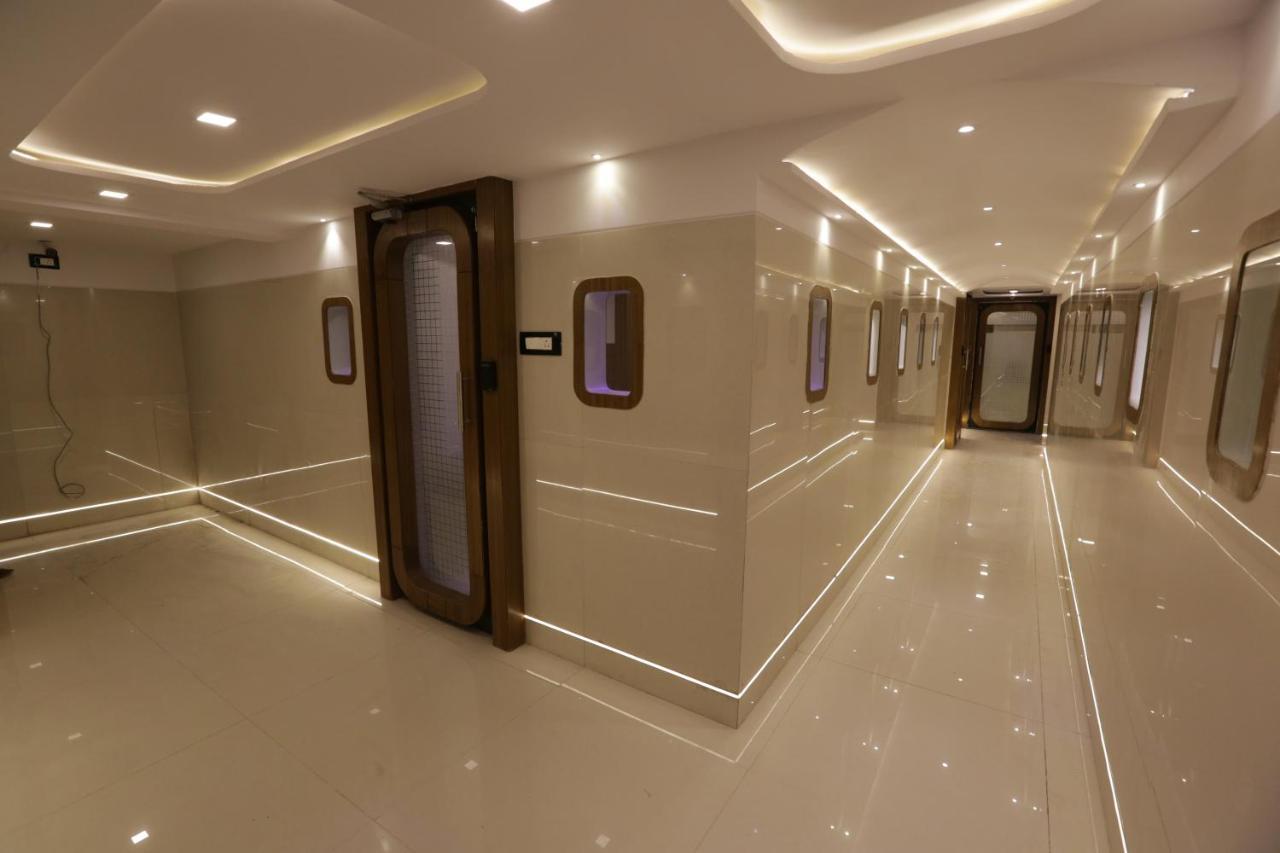 Qubestay Airport Capsule Hotel & Hostel Мумбаї Екстер'єр фото