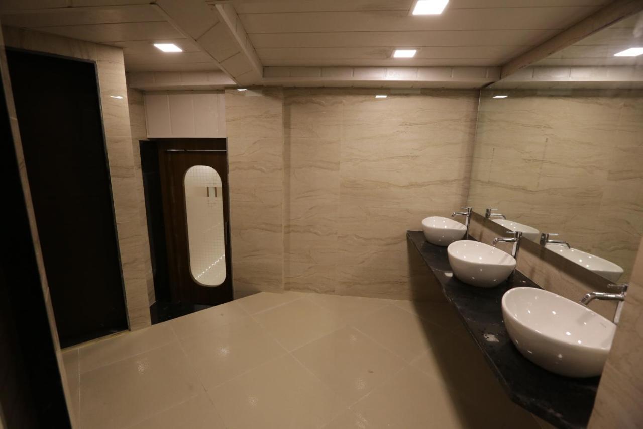 Qubestay Airport Capsule Hotel & Hostel Мумбаї Екстер'єр фото