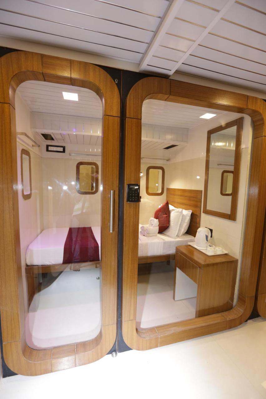 Qubestay Airport Capsule Hotel & Hostel Мумбаї Екстер'єр фото