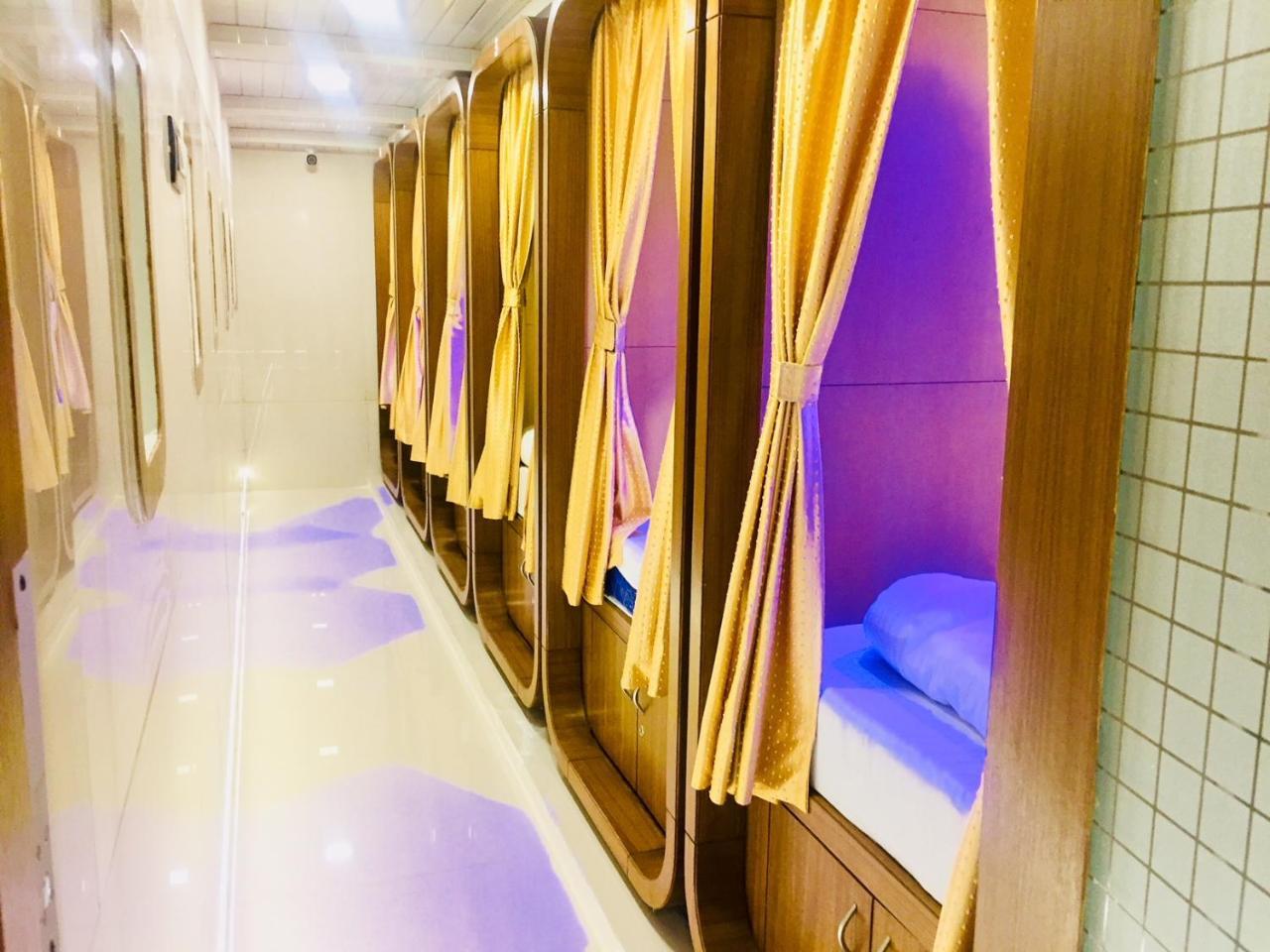 Qubestay Airport Capsule Hotel & Hostel Мумбаї Екстер'єр фото