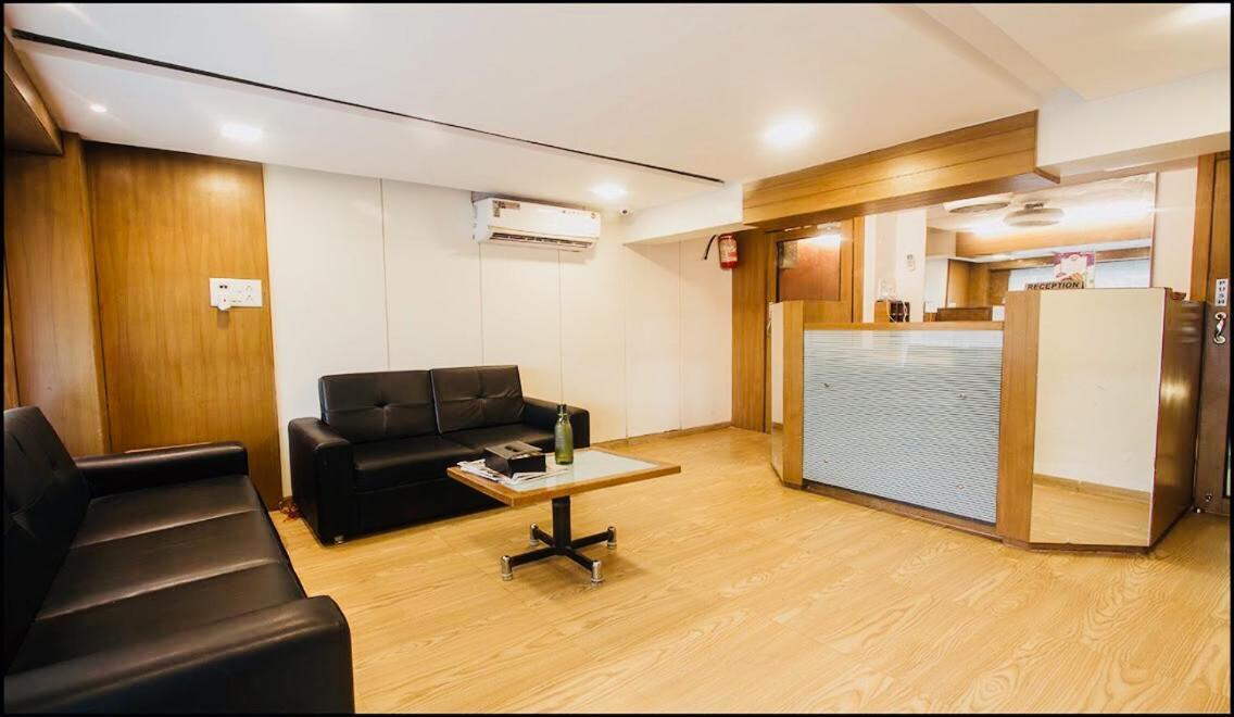 Qubestay Airport Capsule Hotel & Hostel Мумбаї Екстер'єр фото