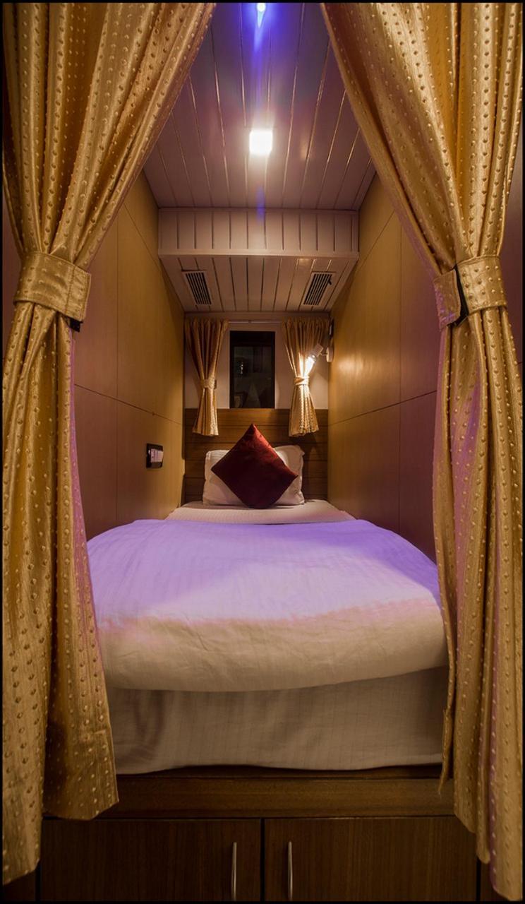 Qubestay Airport Capsule Hotel & Hostel Мумбаї Екстер'єр фото