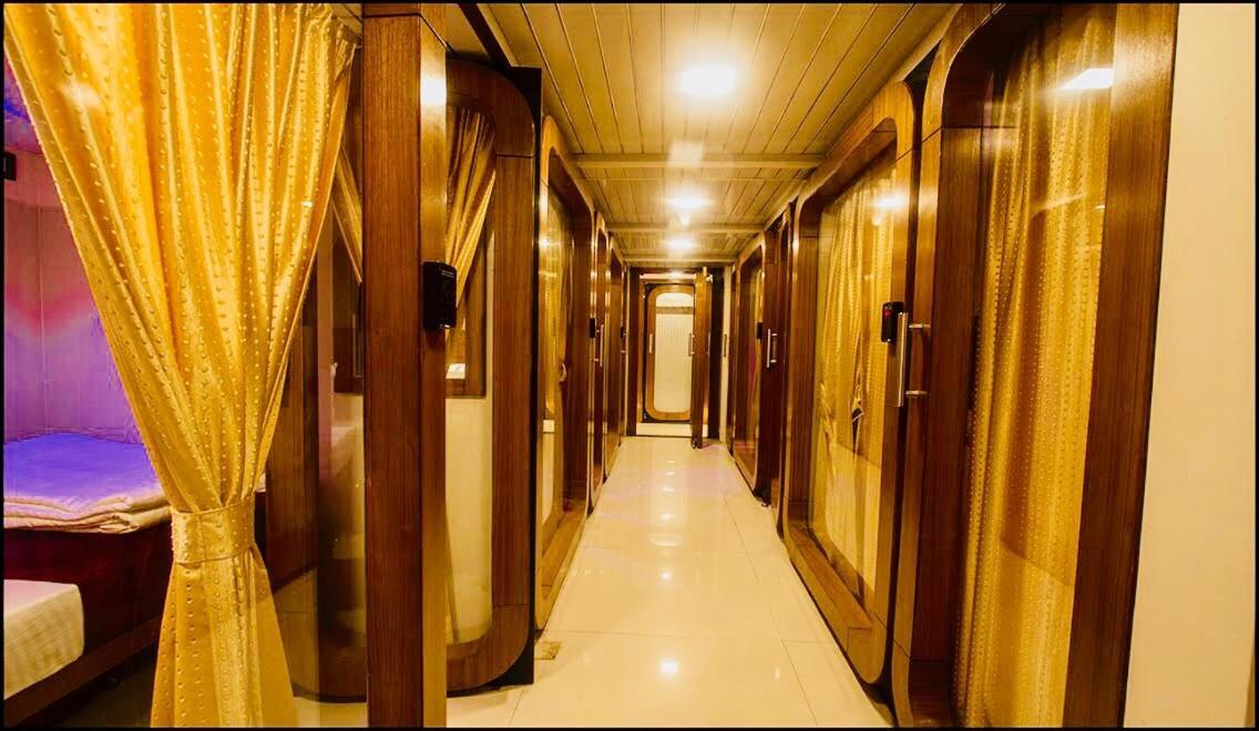 Qubestay Airport Capsule Hotel & Hostel Мумбаї Екстер'єр фото